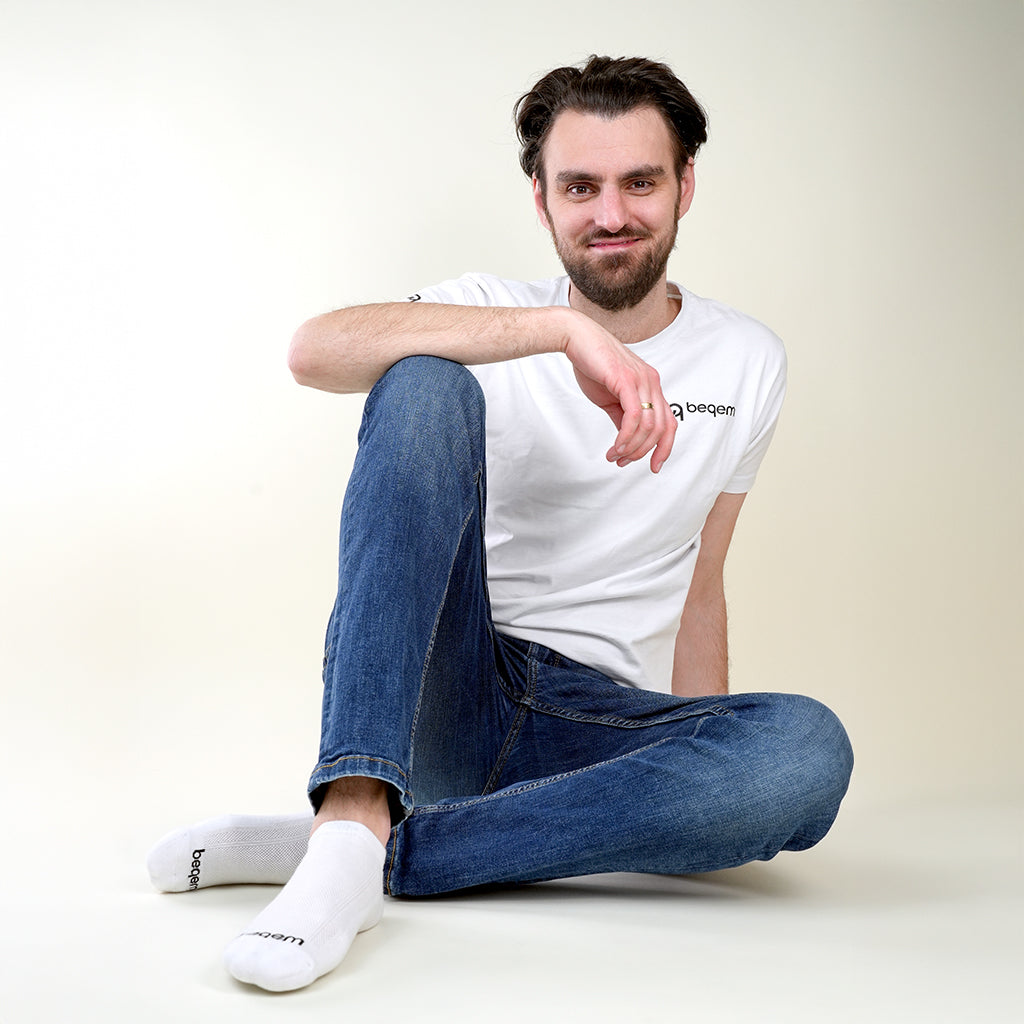 Beqem Sneaker-Socken aus ägyptischer Baumwolle – weiß, weich & atmungsaktiv. Hochwertige, langlebige Socken für Herren.