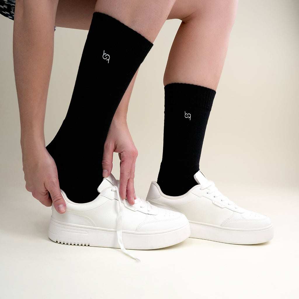 Beqem schwarze Crew-Socken aus ägyptischer Giza-Baumwolle – weich, atmungsaktiv & langlebig. Perfekte Premium-Socken für Damen.