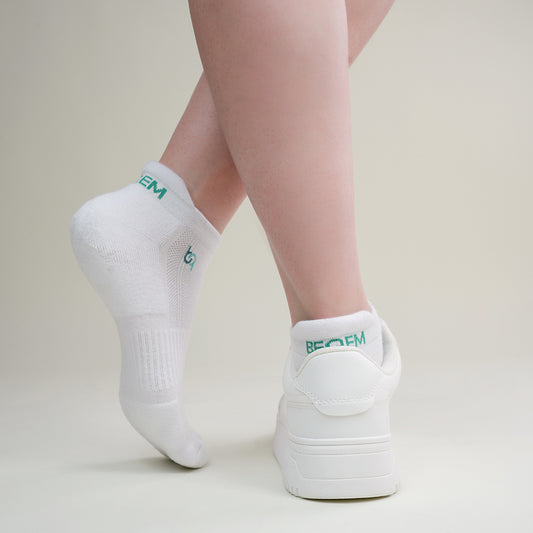 BSSES1SW0302001, BSSES1MW0302001, BSSES1LW0302001, Beqem Sneaker-Socken aus ägyptischer Baumwolle – weiß, atmungsaktiv & ultraweich. Perfekter Halt & langlebige Premium-Qualität.