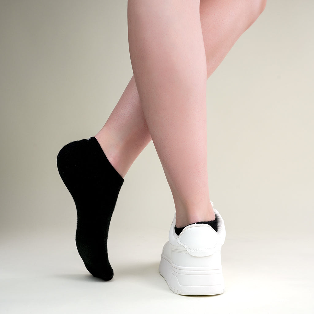 Beqem Sneaker-Socken aus ägyptischer Baumwolle – schwarz, atmungsaktiv & ultraweich, perfekter Halt & hoher Tragekomfort.