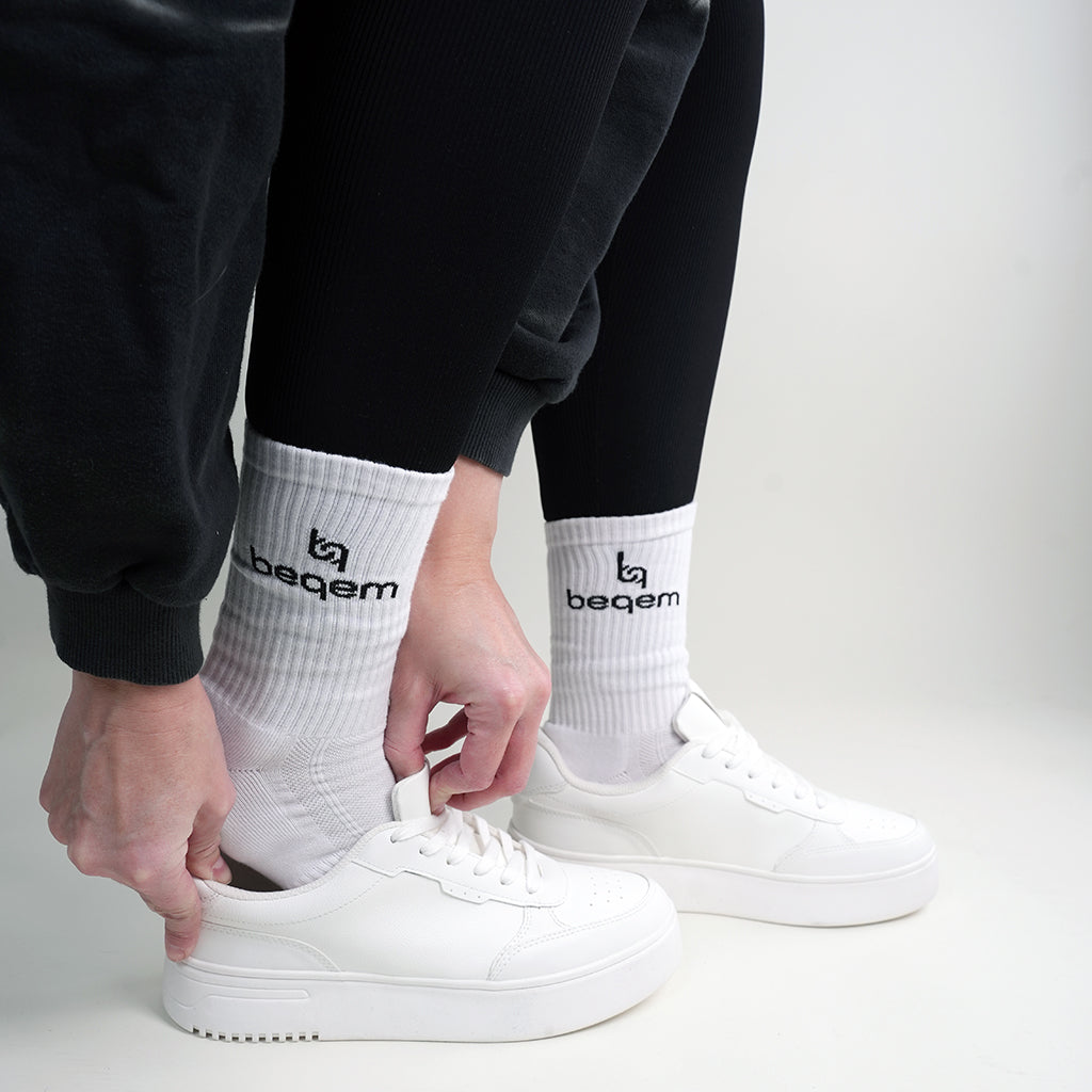 Beqem weiße Socken aus ägyptischer Baumwolle – atmungsaktiv, weich & strapazierfähig. Perfekt für Komfort & Langlebigkeit.