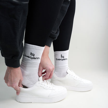 Beqem weiße Socken aus ägyptischer Baumwolle – atmungsaktiv, weich & strapazierfähig. Perfekt für Komfort & Langlebigkeit.